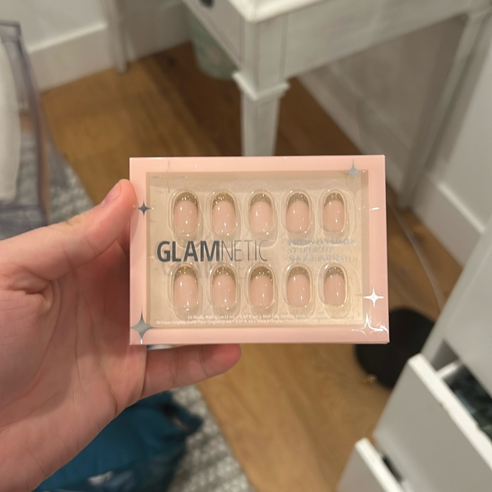 GLAMNETIC “PRESS ON NAILS”